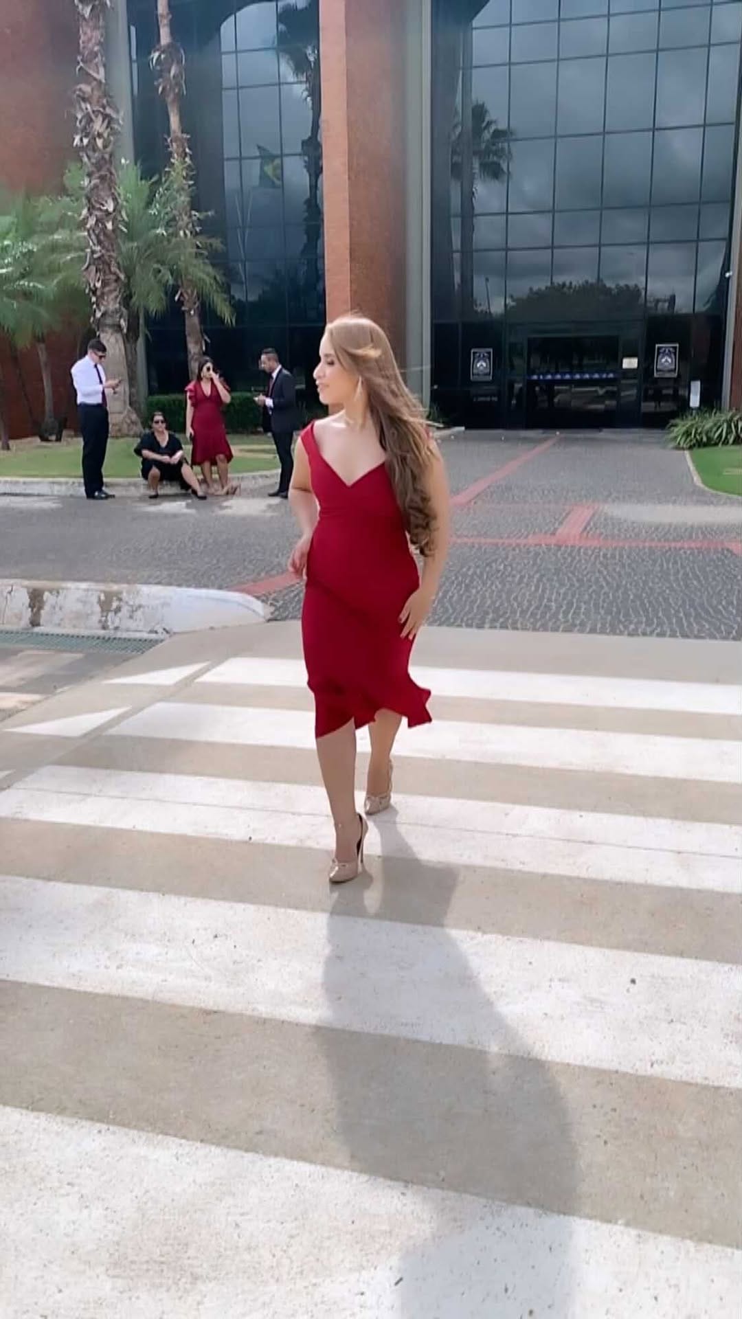 Post 10 by Rayane Martinelly on Instagram (video)
