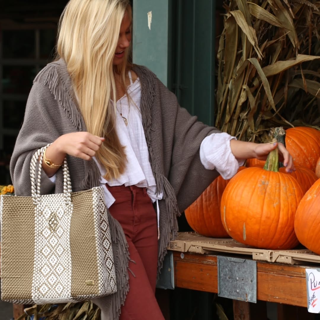 Post 10 by Lola’s Bag on Instagram (image)