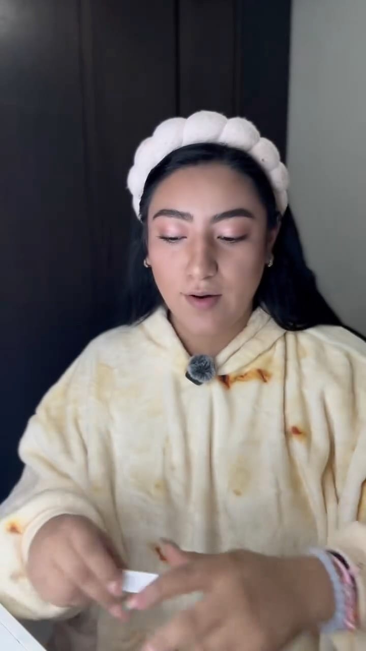 Post 6 by Paulina on Instagram (video)
