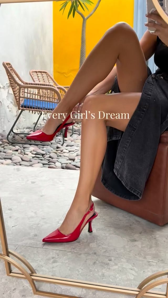 Post 2 by Maria Valentina Cancún on Instagram (video)