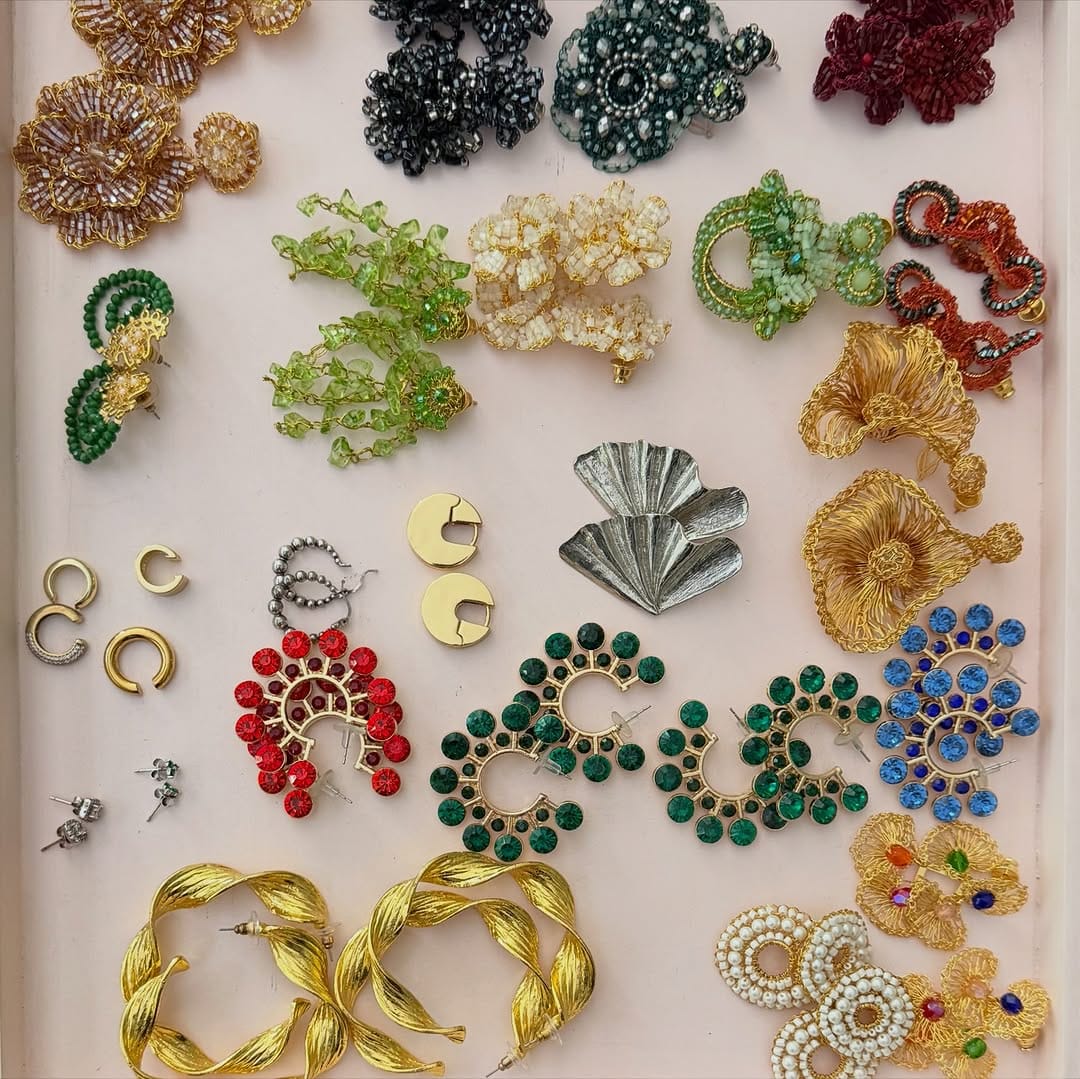 Post 1 by Küpe Aretes on Instagram (carousel)