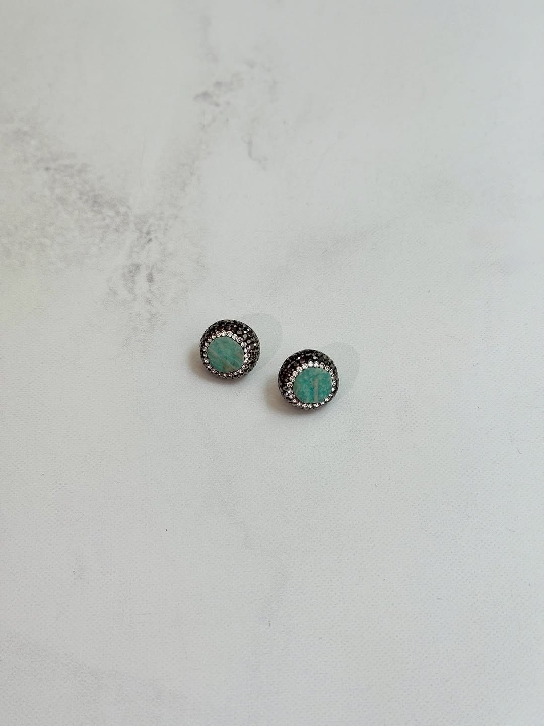 Post 6 by Küpe Aretes on Instagram (carousel)