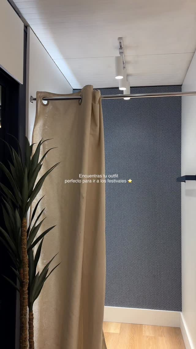 Post 2 by Celeste Lara on Instagram (video)