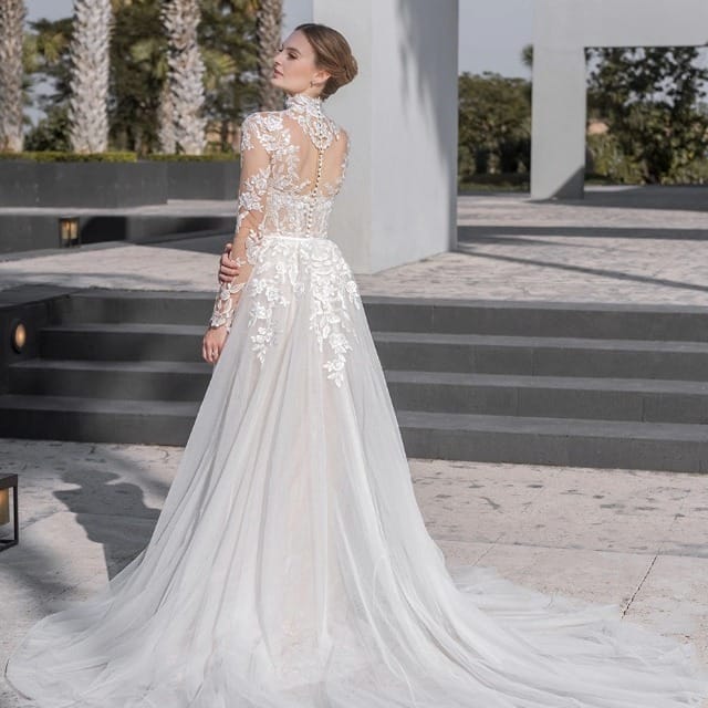 Post 8 by La Esposa on Instagram (carousel)