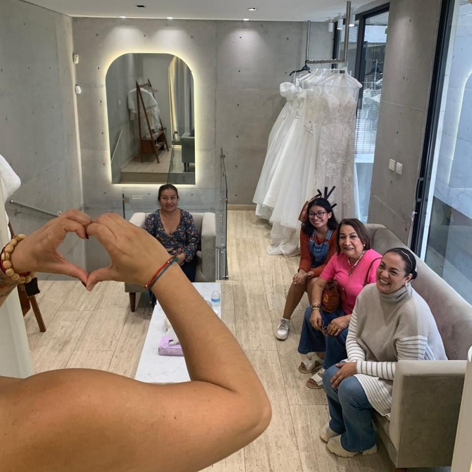Post 4 by La Esposa on Instagram (carousel)