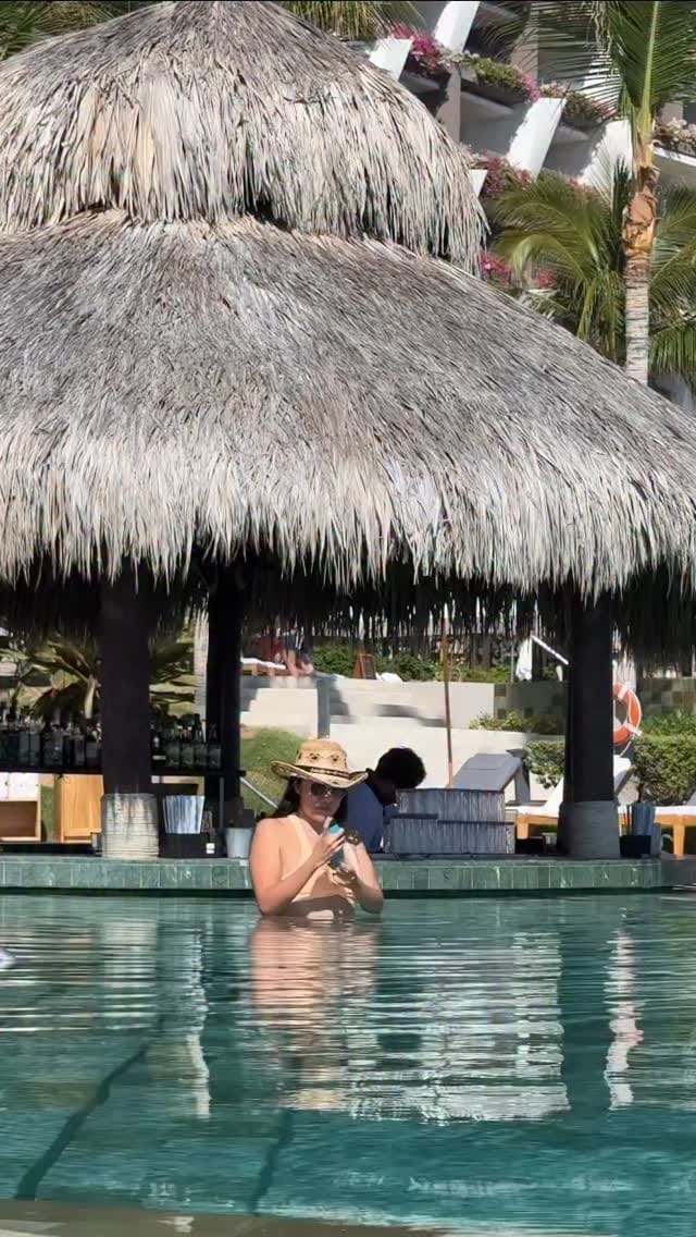 Post 2 by Alexa Santillán on Instagram (video)