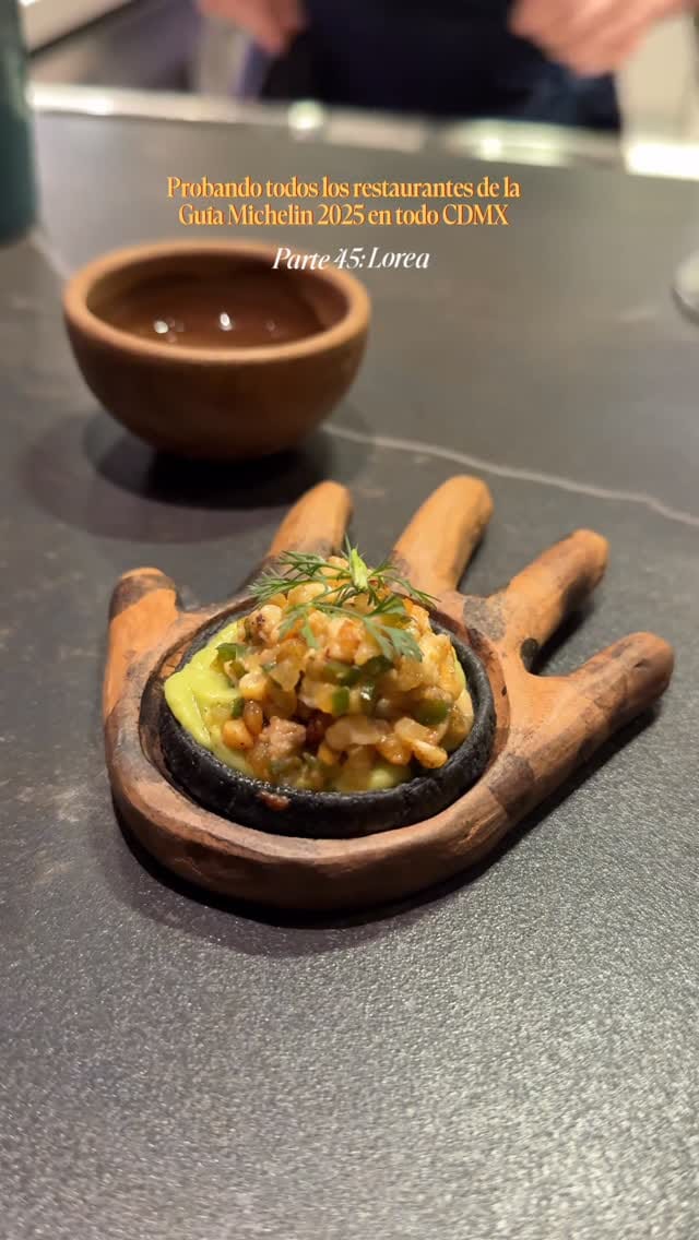 Post 5 by Alexa Santillán on Instagram (video)