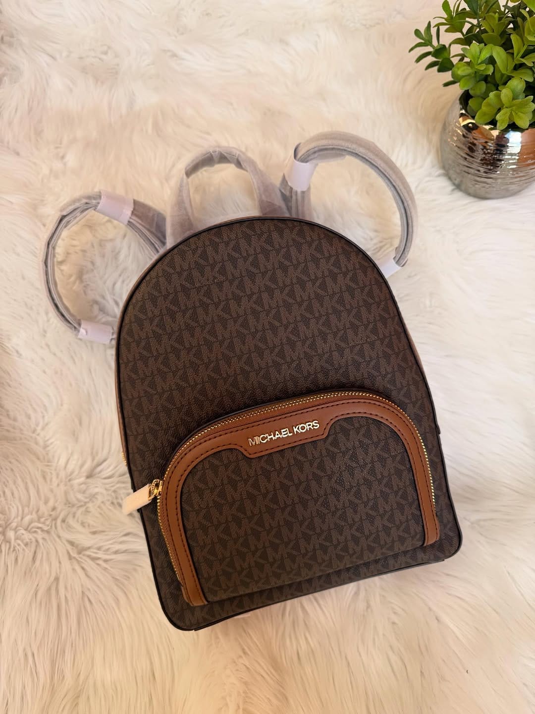 Post 9 by J&J Outlet Store on Instagram (carousel)