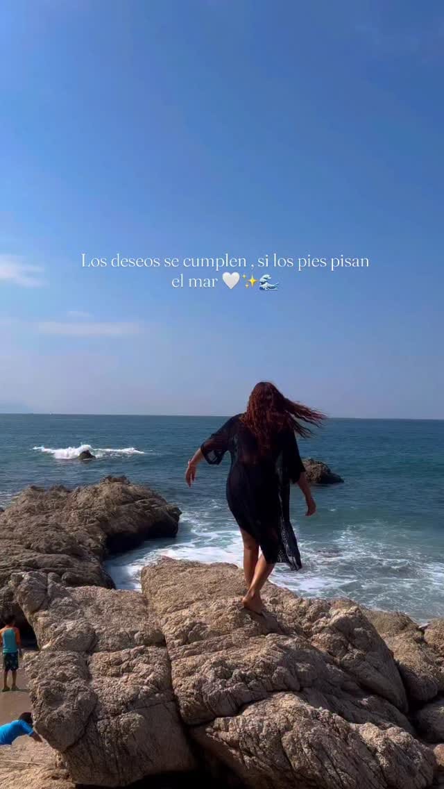 Post 7 by 𝓢𝓸𝓷𝓲𝓪 𝓑𝓮𝓷𝓲𝓽𝓮𝔃 on Instagram (video)