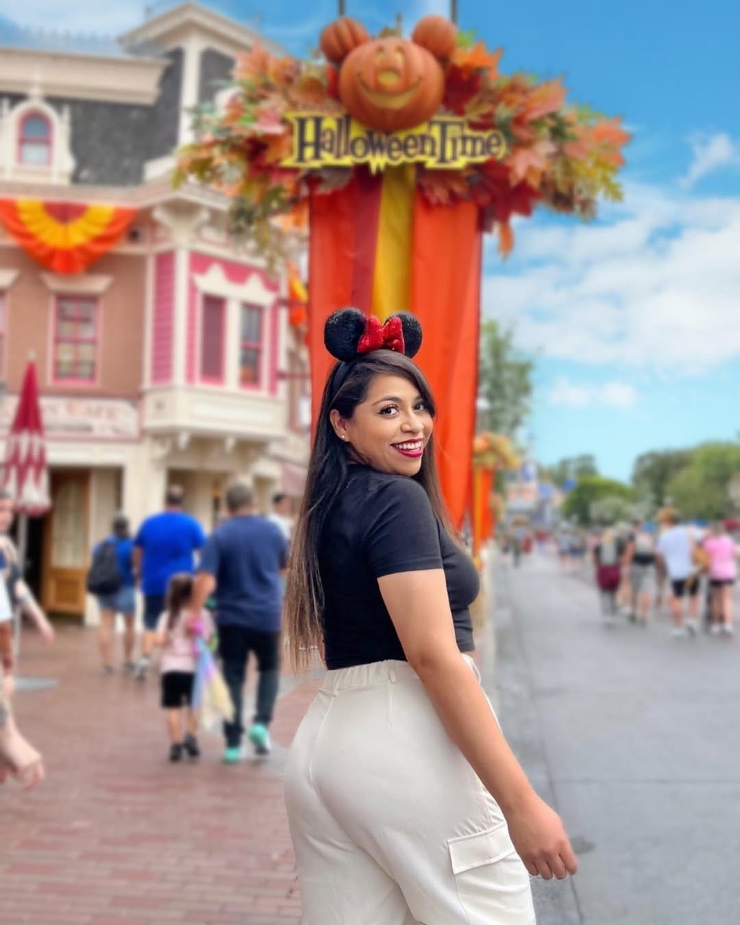 Post 8 by Karina Bravo on Instagram (carousel)