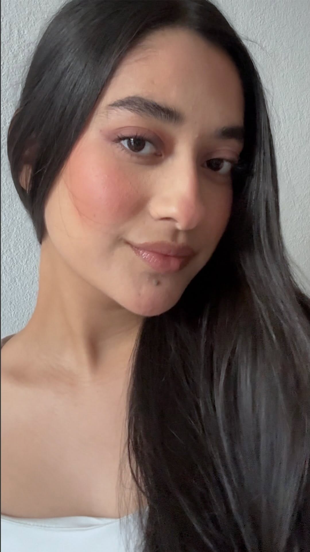 Post 6 by uyu beauty  우주뷰티 on Instagram (video)