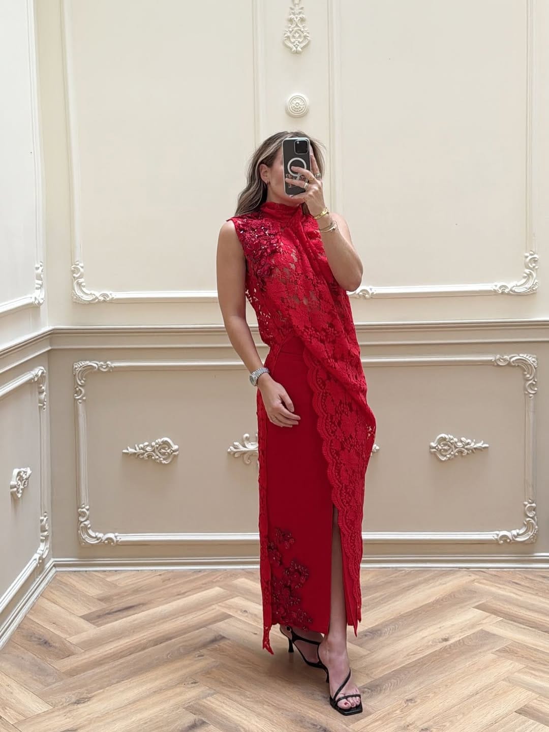 Post 2 by V A L E R I A   L A R R on Instagram (carousel)