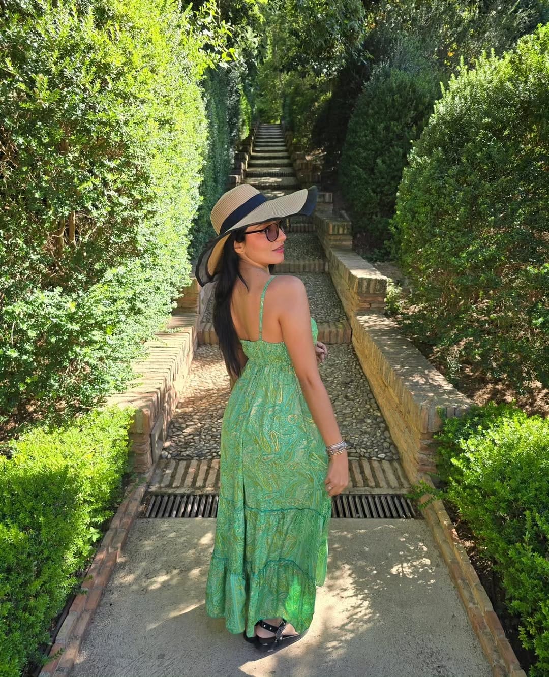 Post 7 by Ivonnita Bastida on Instagram (carousel)