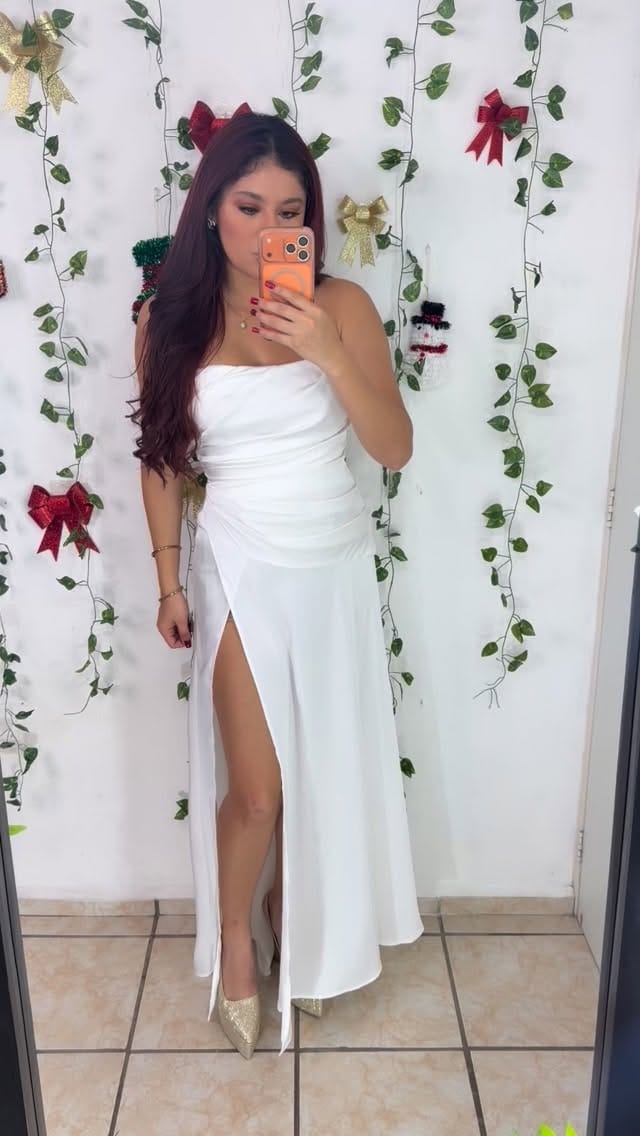 Post 1 by 𝒥𝒶𝒹𝑒 𝒱𝒶𝓏𝓆𝓊𝑒𝓏 𝐵𝑜𝓊𝓉𝒾𝓆𝓊𝑒💚 on Instagram (video)