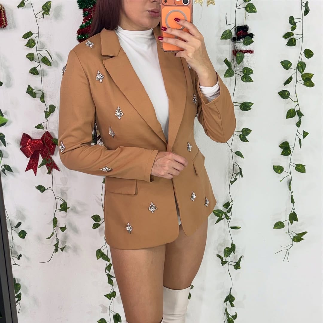 Post 10 by 𝒥𝒶𝒹𝑒 𝒱𝒶𝓏𝓆𝓊𝑒𝓏 𝐵𝑜𝓊𝓉𝒾𝓆𝓊𝑒💚 on Instagram (carousel)