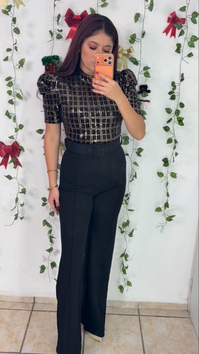 Post 3 by 𝒥𝒶𝒹𝑒 𝒱𝒶𝓏𝓆𝓊𝑒𝓏 𝐵𝑜𝓊𝓉𝒾𝓆𝓊𝑒💚 on Instagram (video)