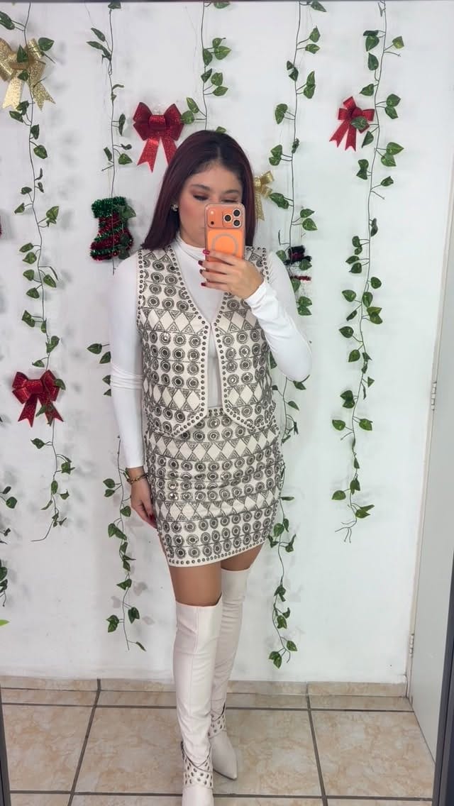 Post 5 by 𝒥𝒶𝒹𝑒 𝒱𝒶𝓏𝓆𝓊𝑒𝓏 𝐵𝑜𝓊𝓉𝒾𝓆𝓊𝑒💚 on Instagram (video)