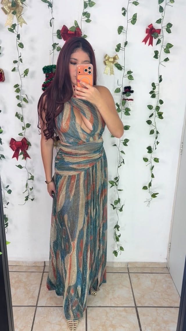 Post 7 by 𝒥𝒶𝒹𝑒 𝒱𝒶𝓏𝓆𝓊𝑒𝓏 𝐵𝑜𝓊𝓉𝒾𝓆𝓊𝑒💚 on Instagram (video)