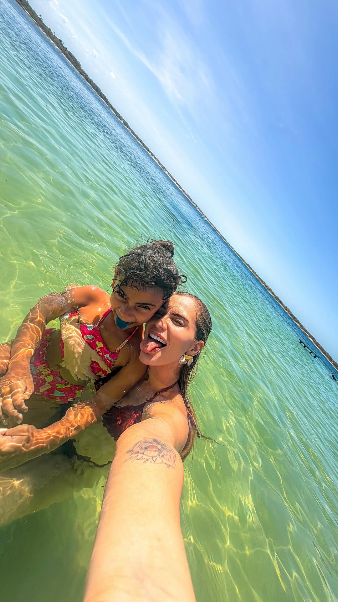 Post 5 by Kayara Fabricio on Instagram (video)