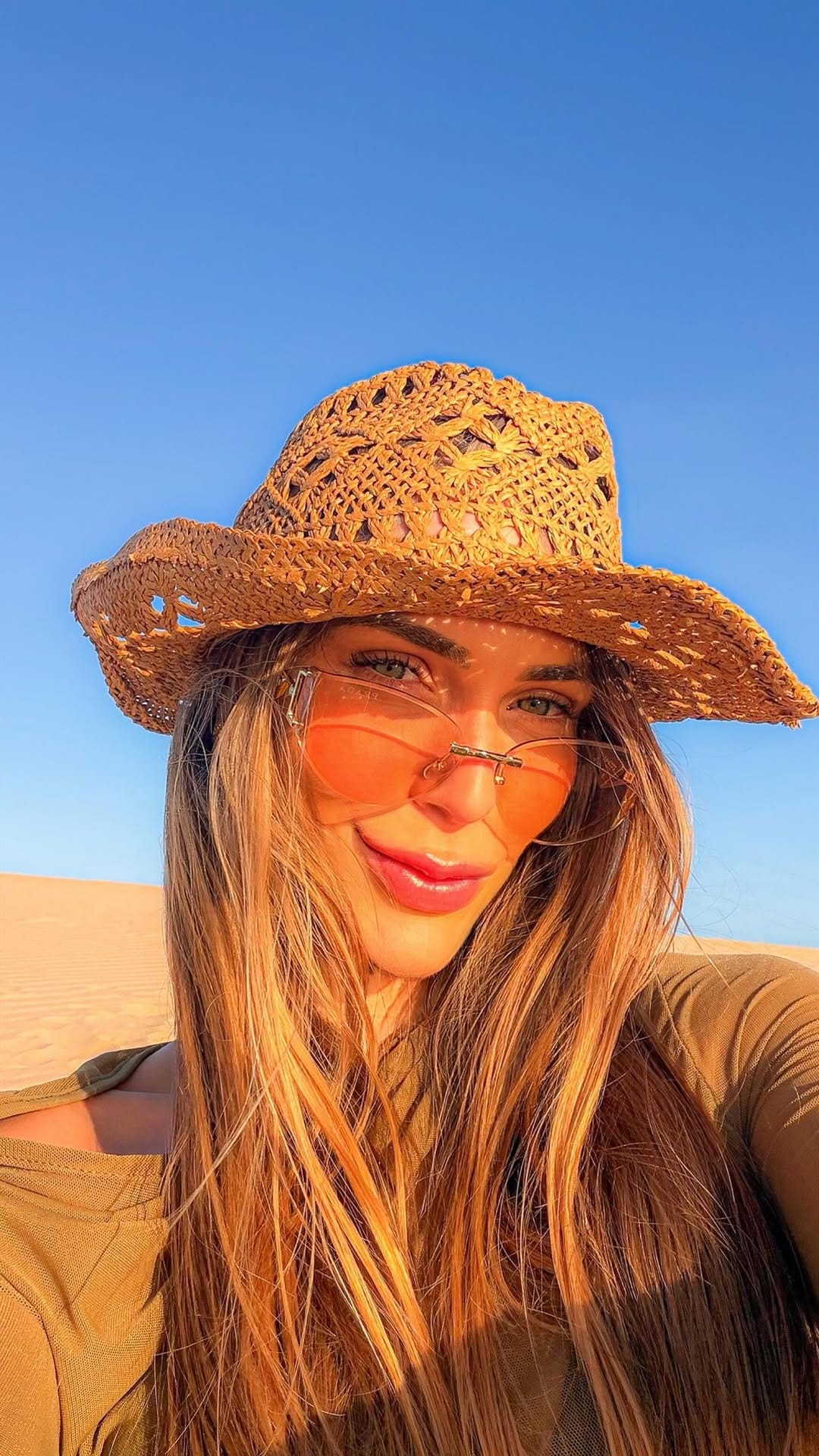 Post 4 by Kayara Fabricio on Instagram (video)