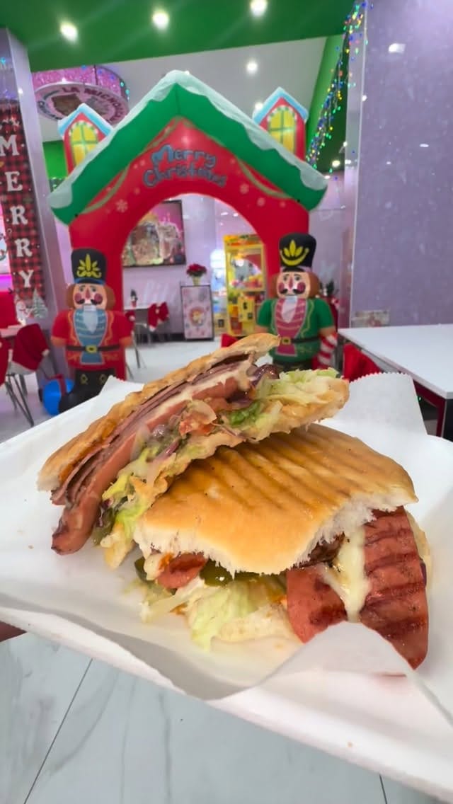Post 4 by La Michoacana Chicago on Instagram (video)