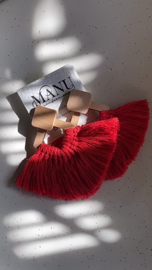 Post 7 by M A N U | Marca de Accesorios on Instagram (video)