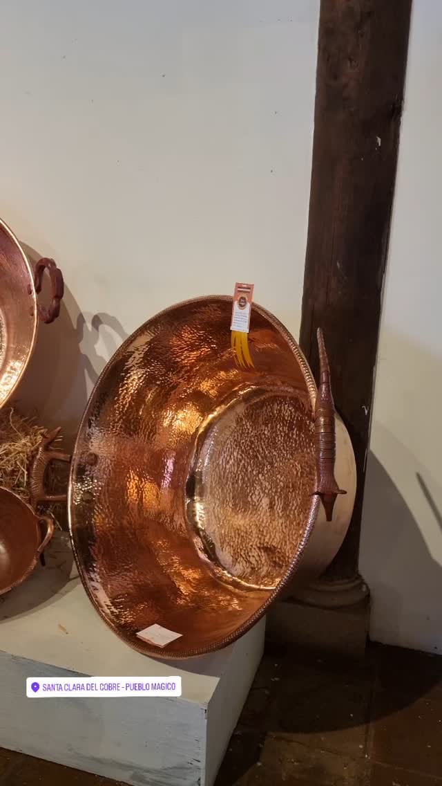 Post 10 by Flor de Piña Artesanías on Instagram (video)