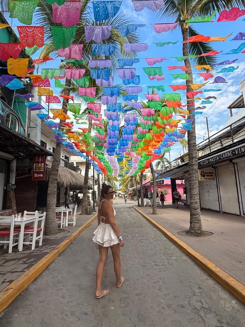 Post 3 by 𝙉𝙖𝙩𝙞 𝙕𝙪𝙗𝙚𝙡𝙙𝙞𝙖 Moda / Lifestyle on Instagram (carousel)