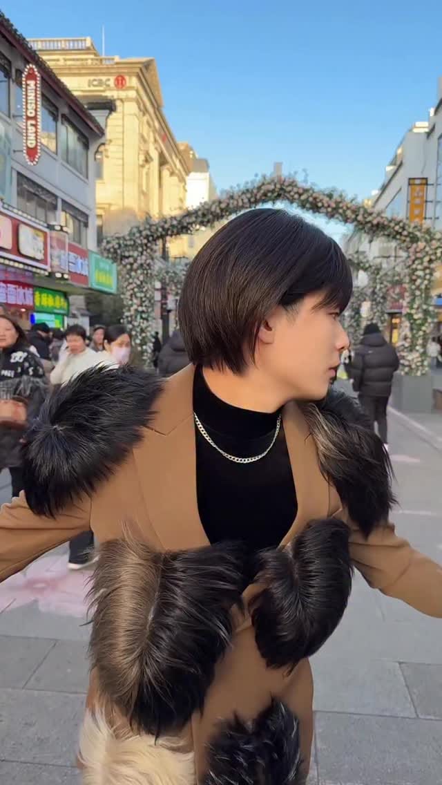 Post 4 by MIN KOO HAIR STUDIO on Instagram (video)