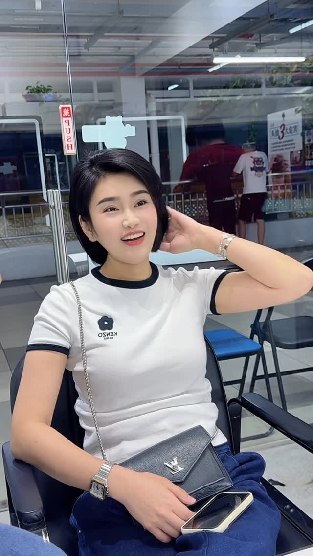 Post 8 by MIN KOO HAIR STUDIO on Instagram (video)