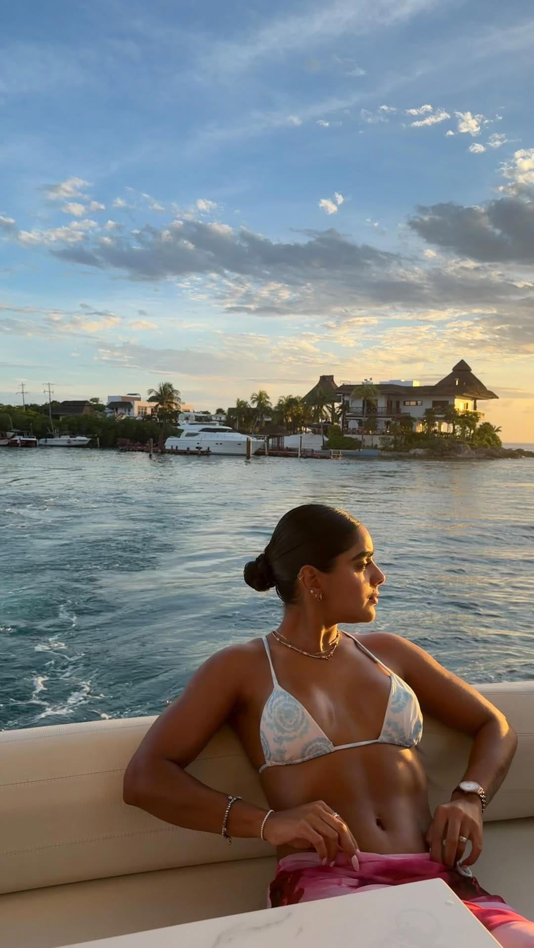 Post 8 by M A R I E L E N on Instagram (video)