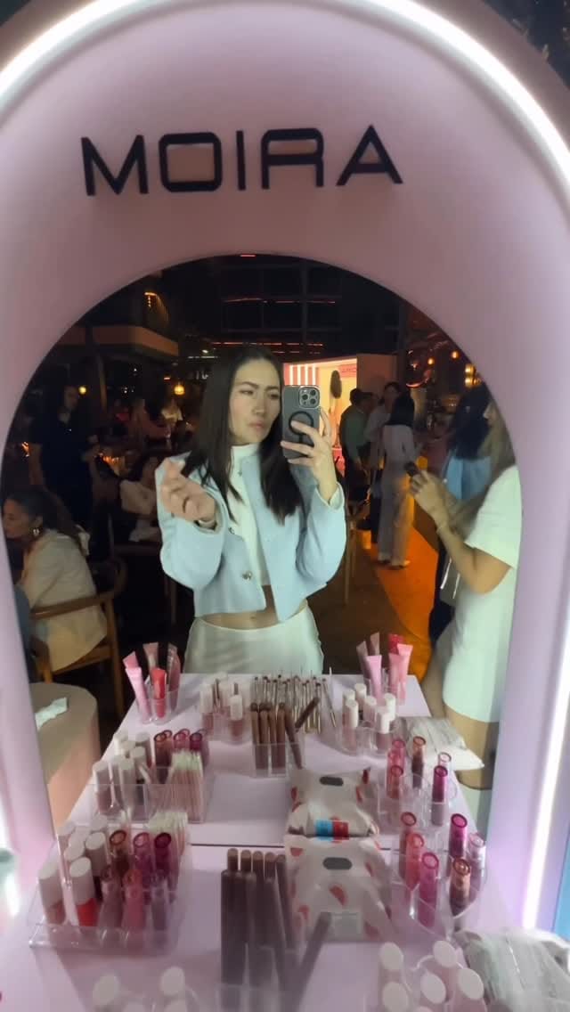 Post 6 by Hania Meaach on Instagram (video)