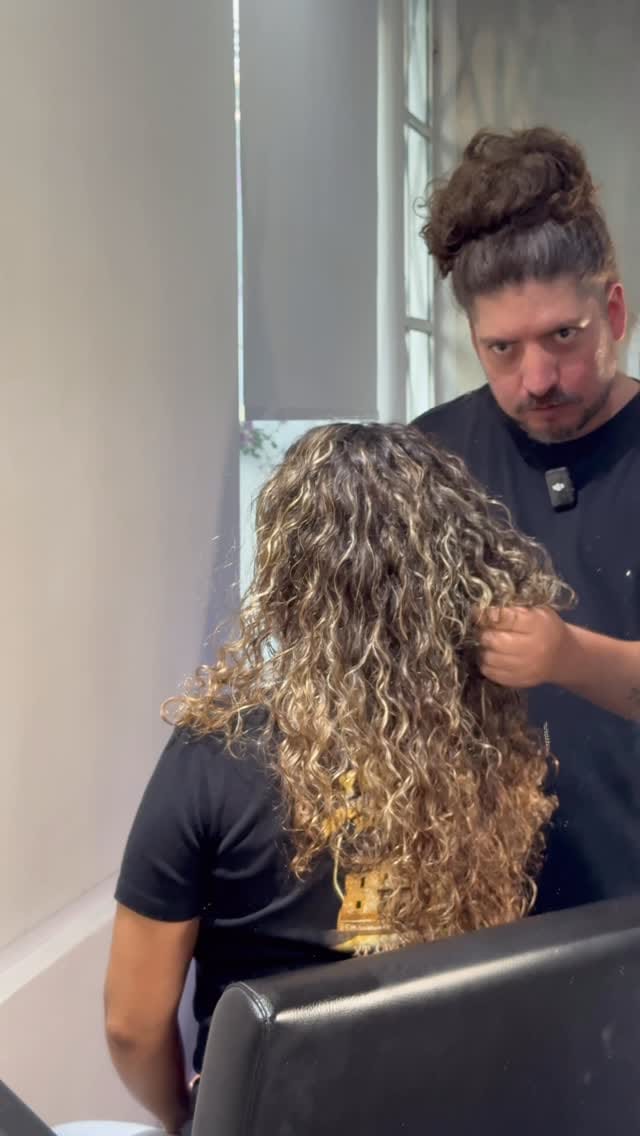 Post 8 by ABSOLU on Instagram (video)