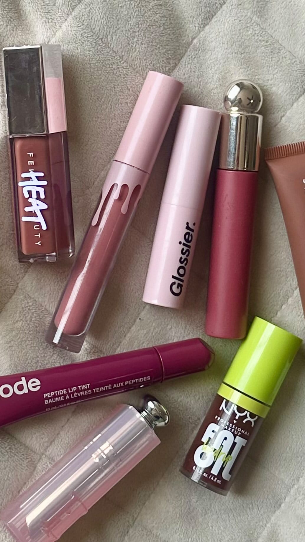 Post 6 by MakeUpSLW on Instagram (video)