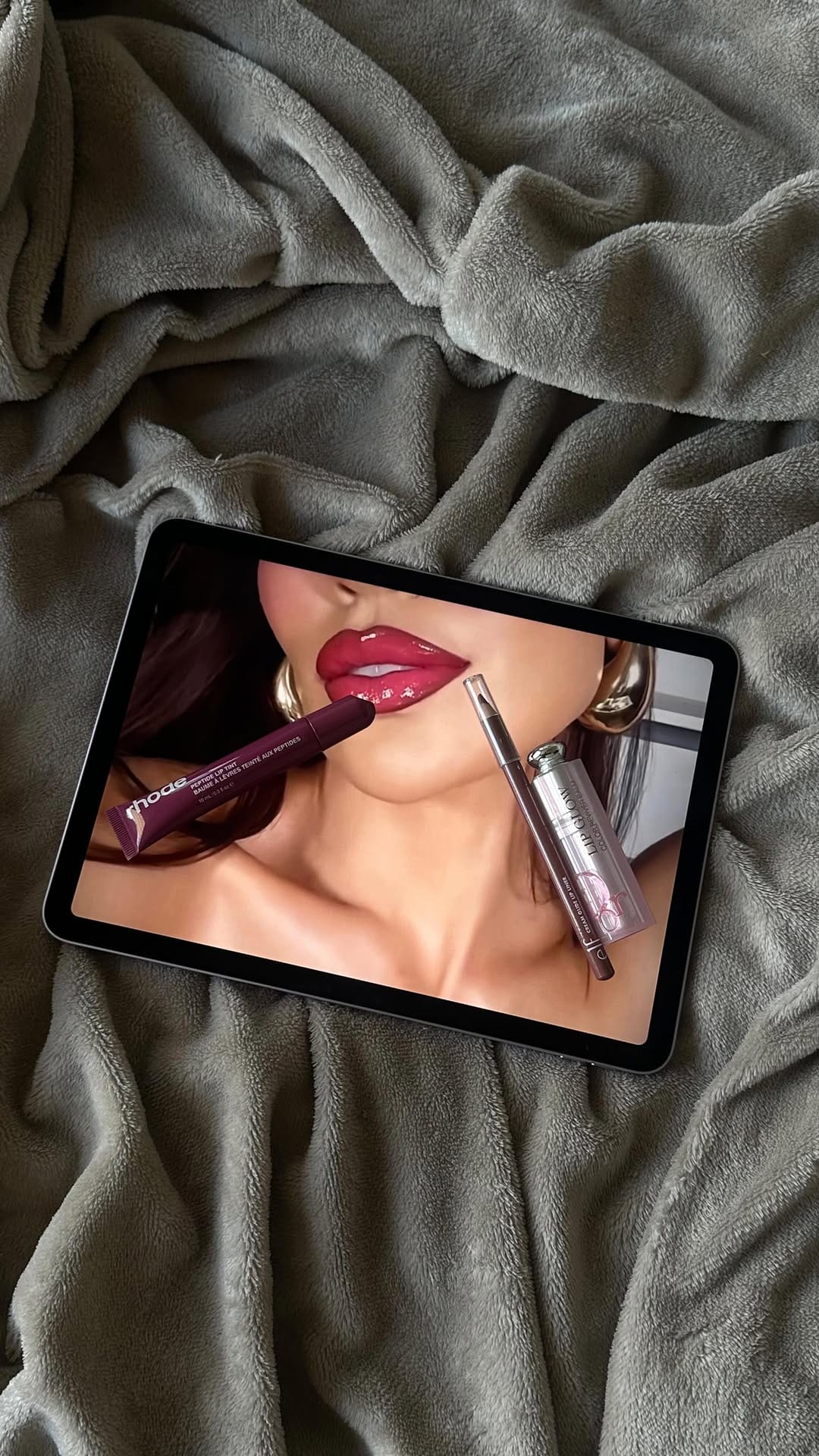 Post 8 by MakeUpSLW on Instagram (video)