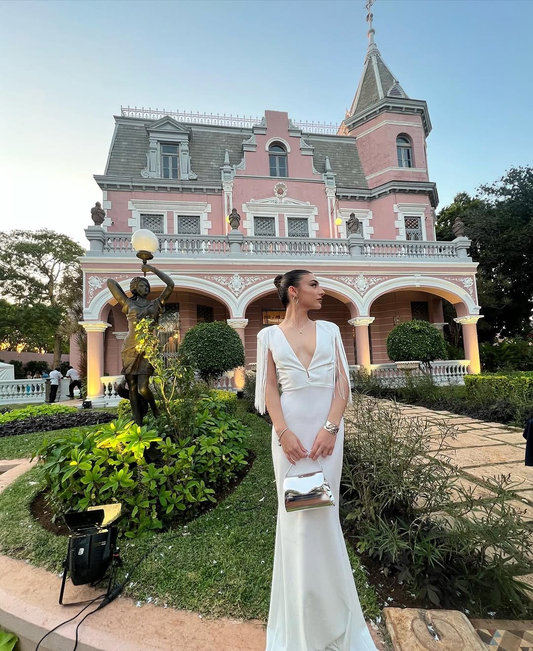Post 10 by Fernanda Melgoza on Instagram (carousel)