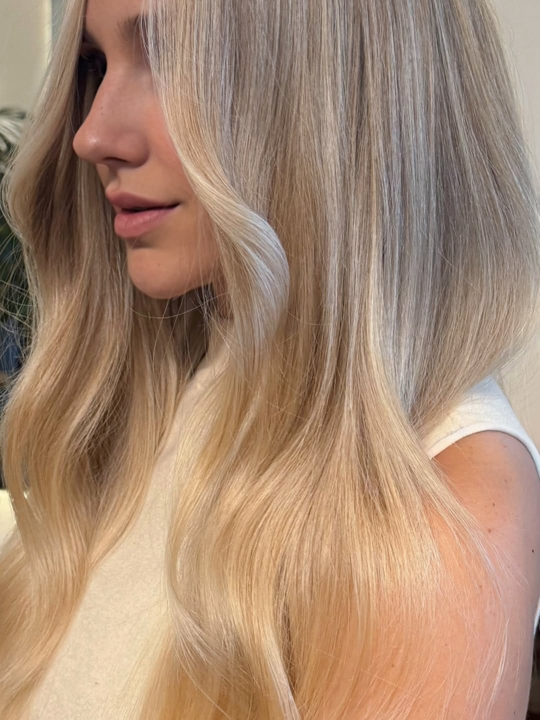 Post 9 by ORO SALON on Instagram (carousel)