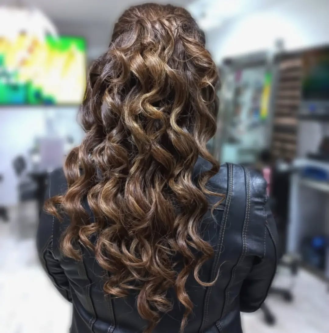 Post 2 by Hair World Salon Mexico on Instagram (image)