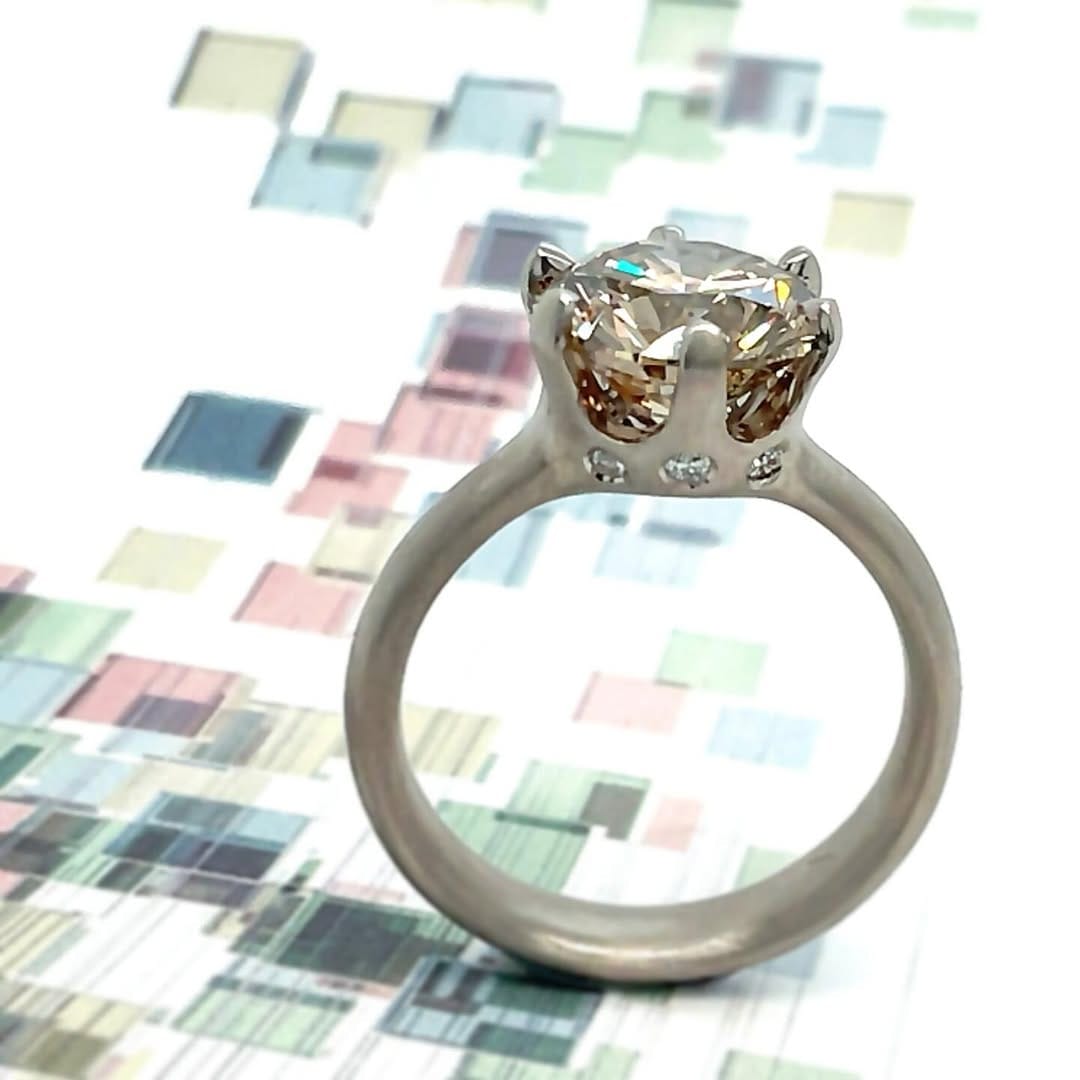 Post 5 by Eidos Contemporary Jewelry on Instagram (image)