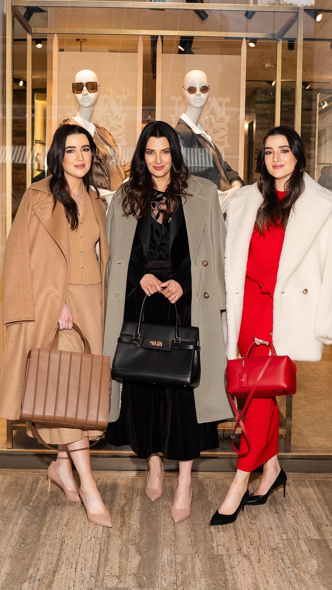 Post 5 by Cons & Pau on Instagram (video)