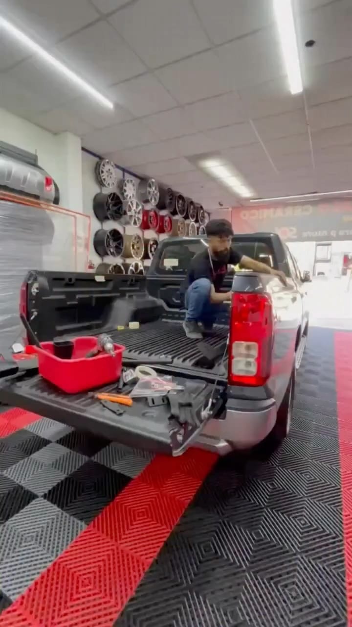 Post 7 by Accesorios Gutierrez / Accesorios para Auto on Instagram (video)