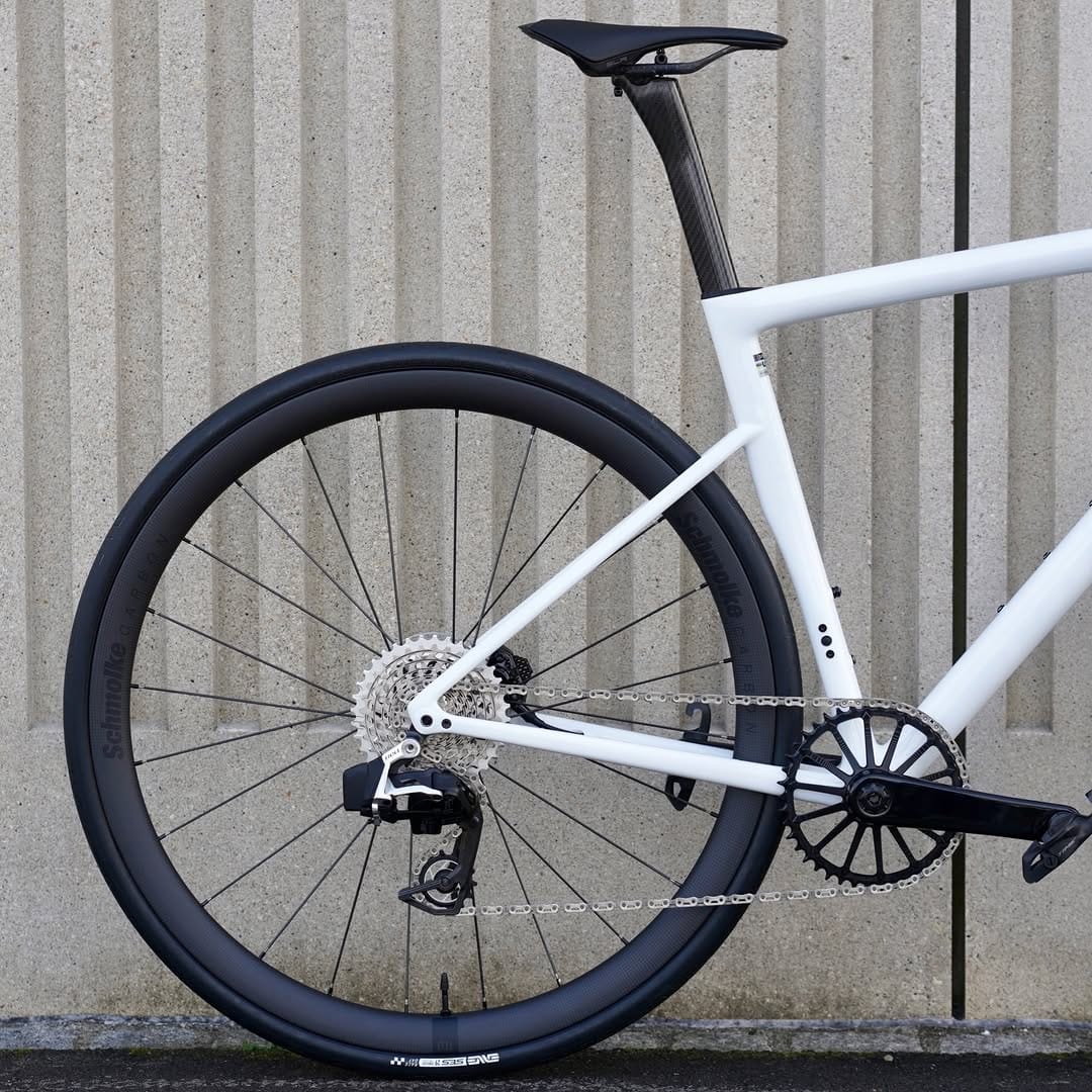 Post 1 by LEON BIKES AG on Instagram (carousel)