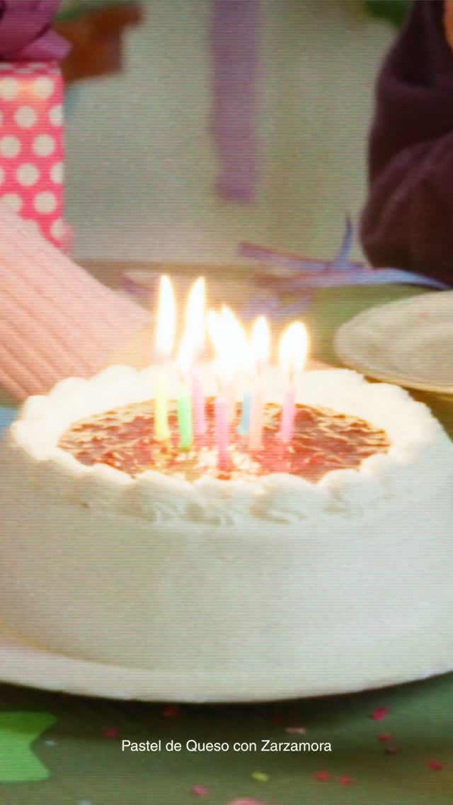 Post 4 by Pastelerías La Zarza on Instagram (video)