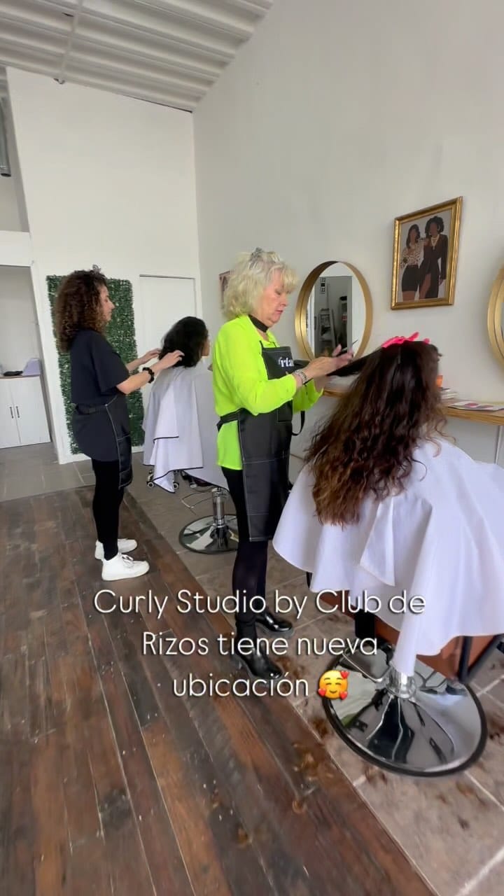 Post 9 by Curly Studio by Club de Rizos on Instagram (video)