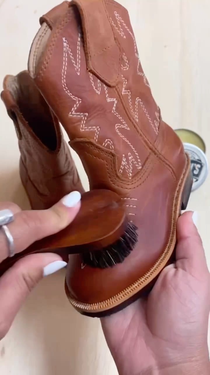 Post 10 by Mikoleon - Makers of leather boots & bags on Instagram (video)