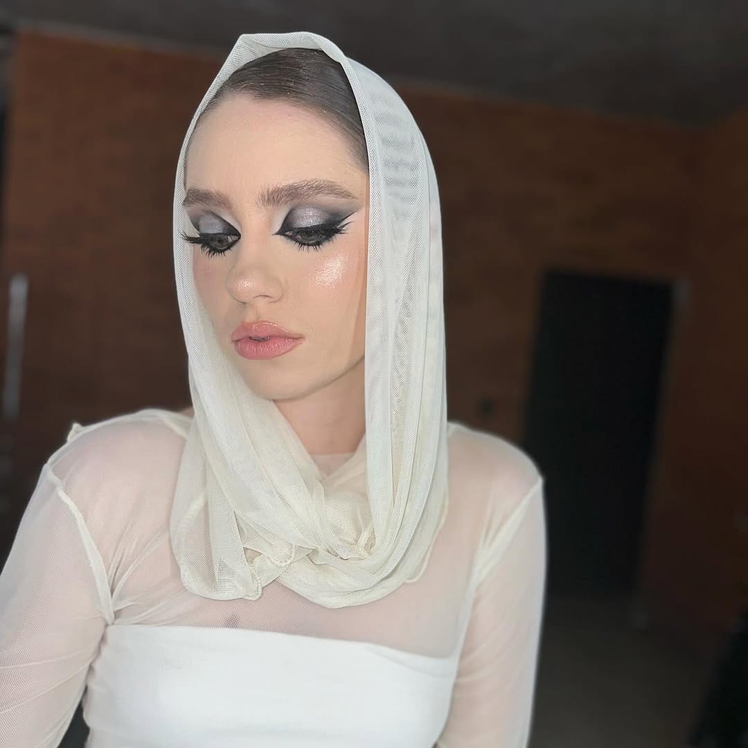 Post 8 by Nohemi Gaxiola Make Up Artist on Instagram (carousel)