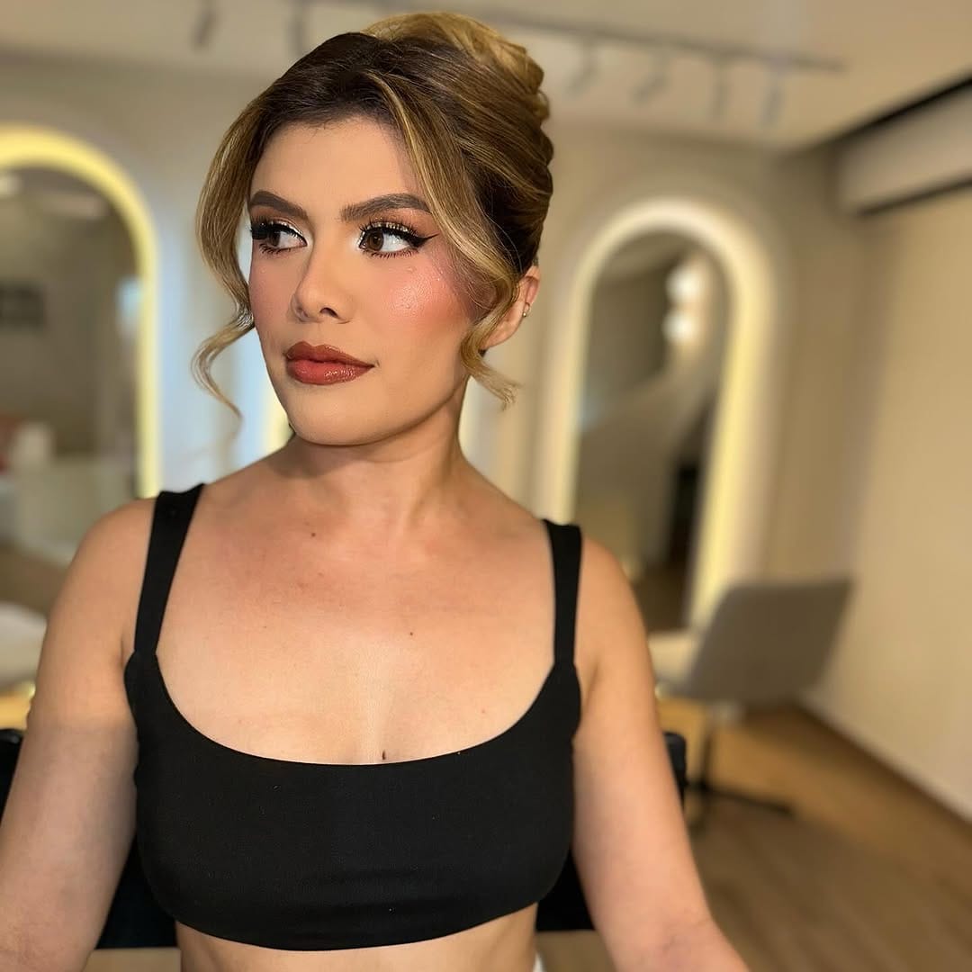 Post 4 by Nohemi Gaxiola Make Up Artist on Instagram (carousel)