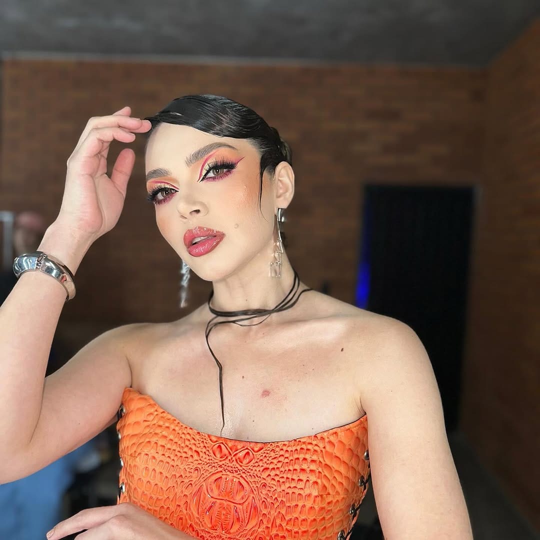 Post 6 by Nohemi Gaxiola Make Up Artist on Instagram (carousel)