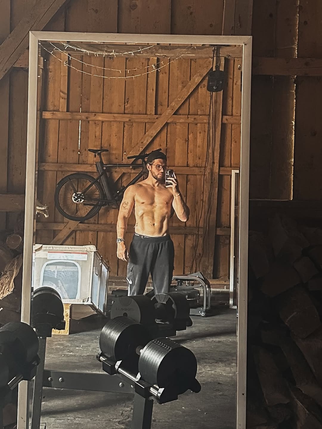 Post 6 by Leon on Instagram (carousel)