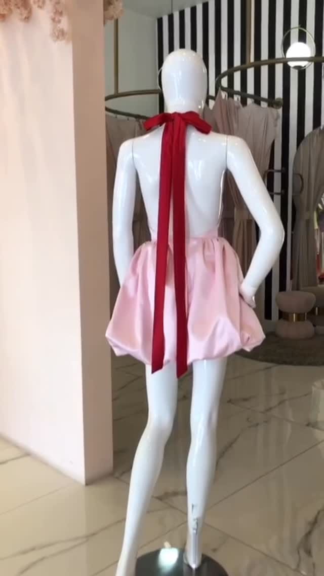 Post 4 by Miana Boutique on Instagram (video)